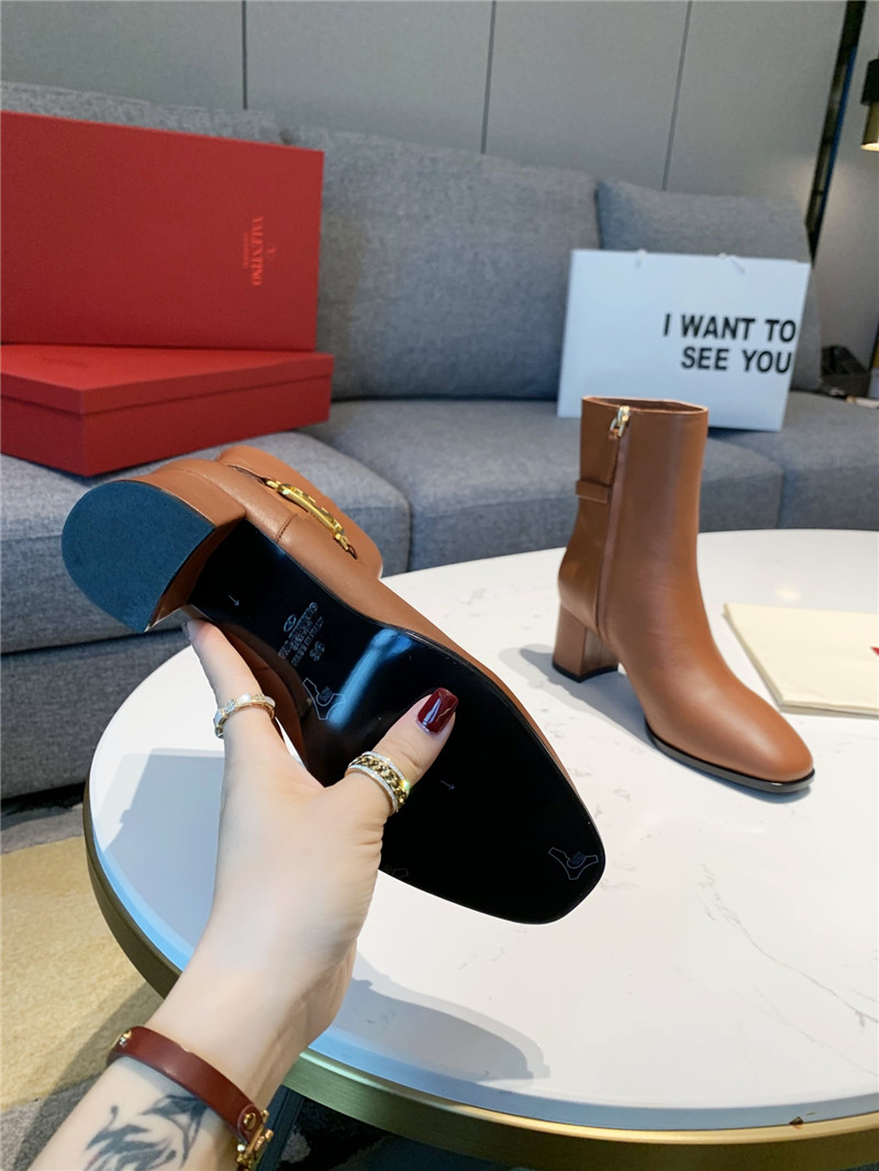 Va1e*ntin0 vlogo brown leather ankle boots