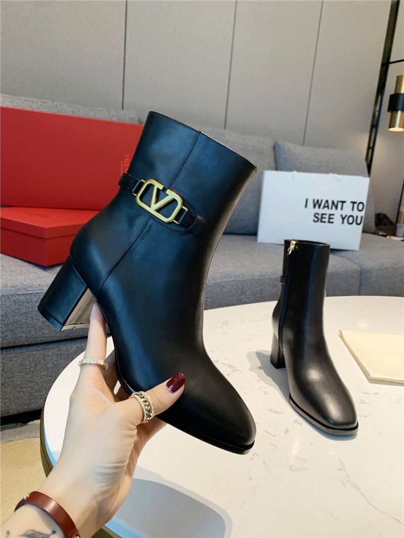 Va1e*ntin0 garavani vlogo ankle boots in leather