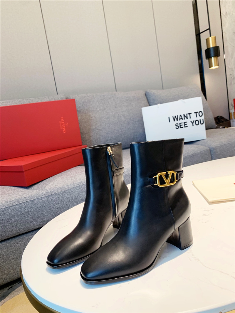 Va1e*ntin0 garavani vlogo ankle boots in leather