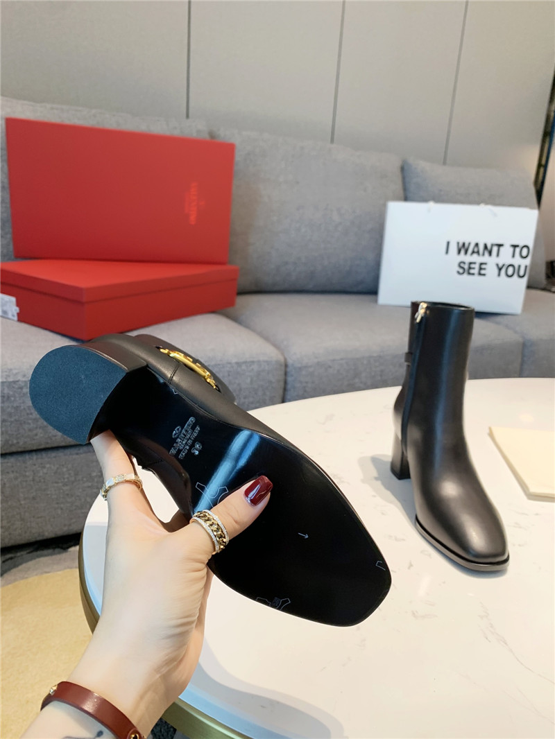 Va1e*ntin0 garavani vlogo ankle boots in leather