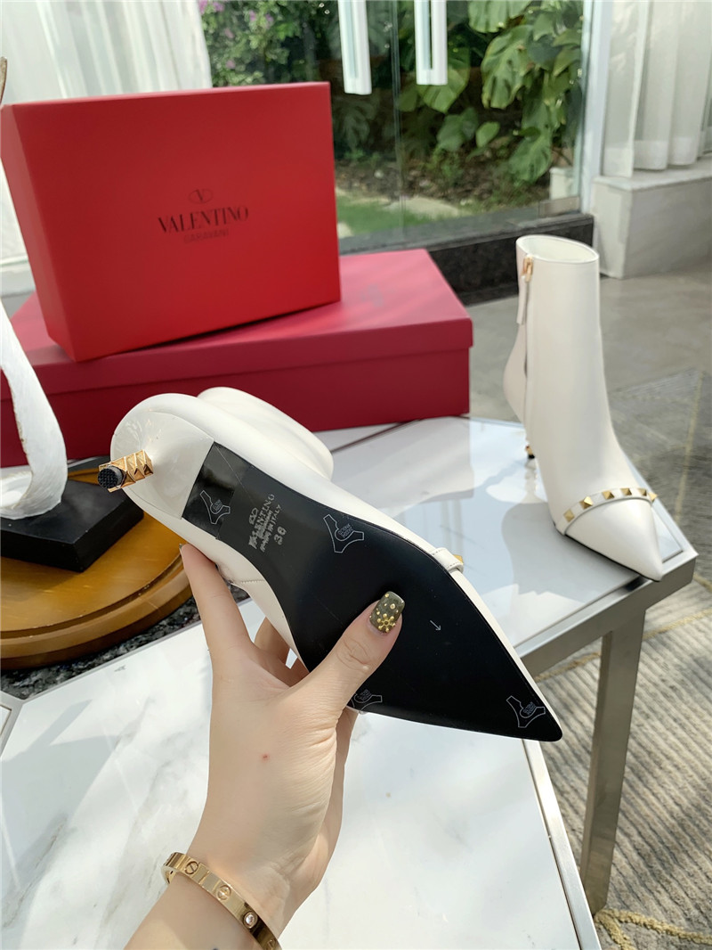 Va1e*ntin0 garavani rockstud white leather ankle boots