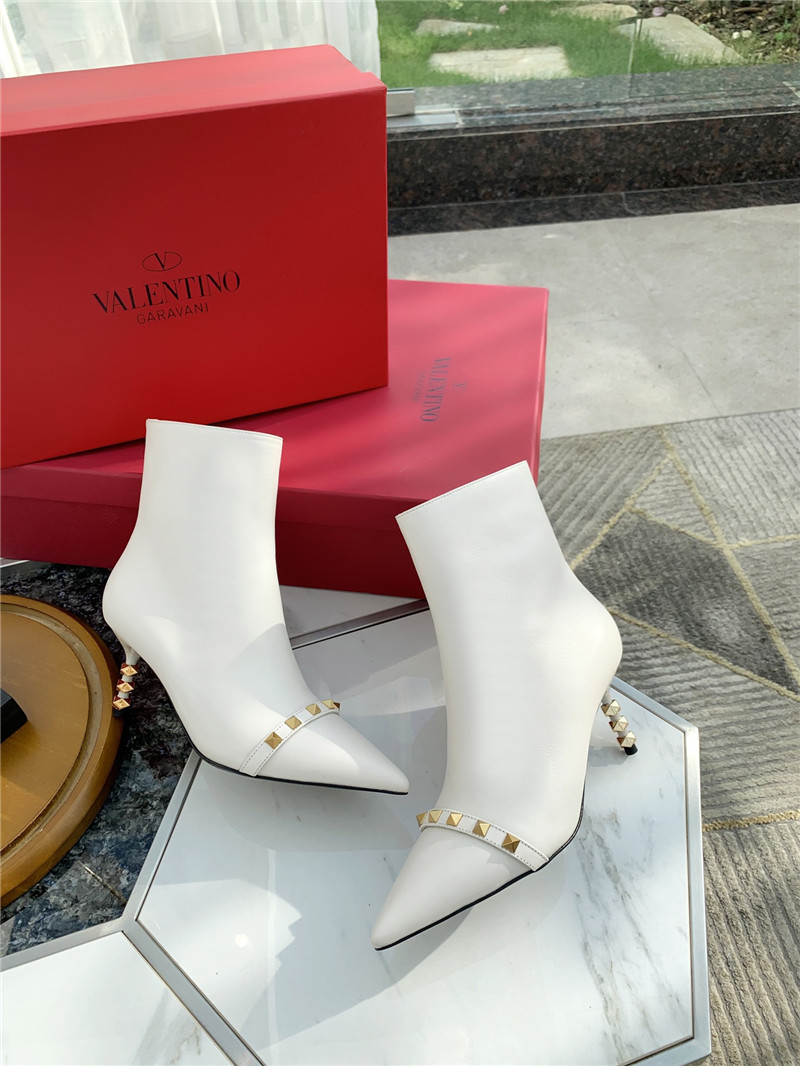 Va1e*ntin0 garavani rockstud white leather ankle boots