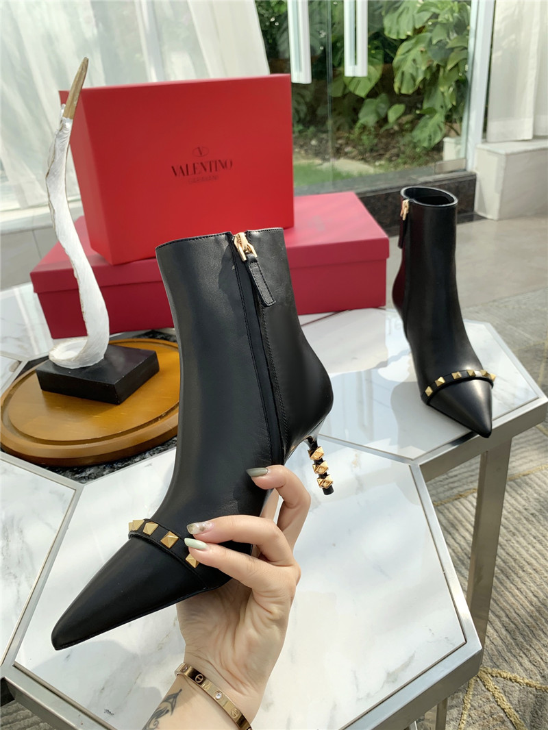 Va1e*ntin0 garavani rockstud leather ankle boots