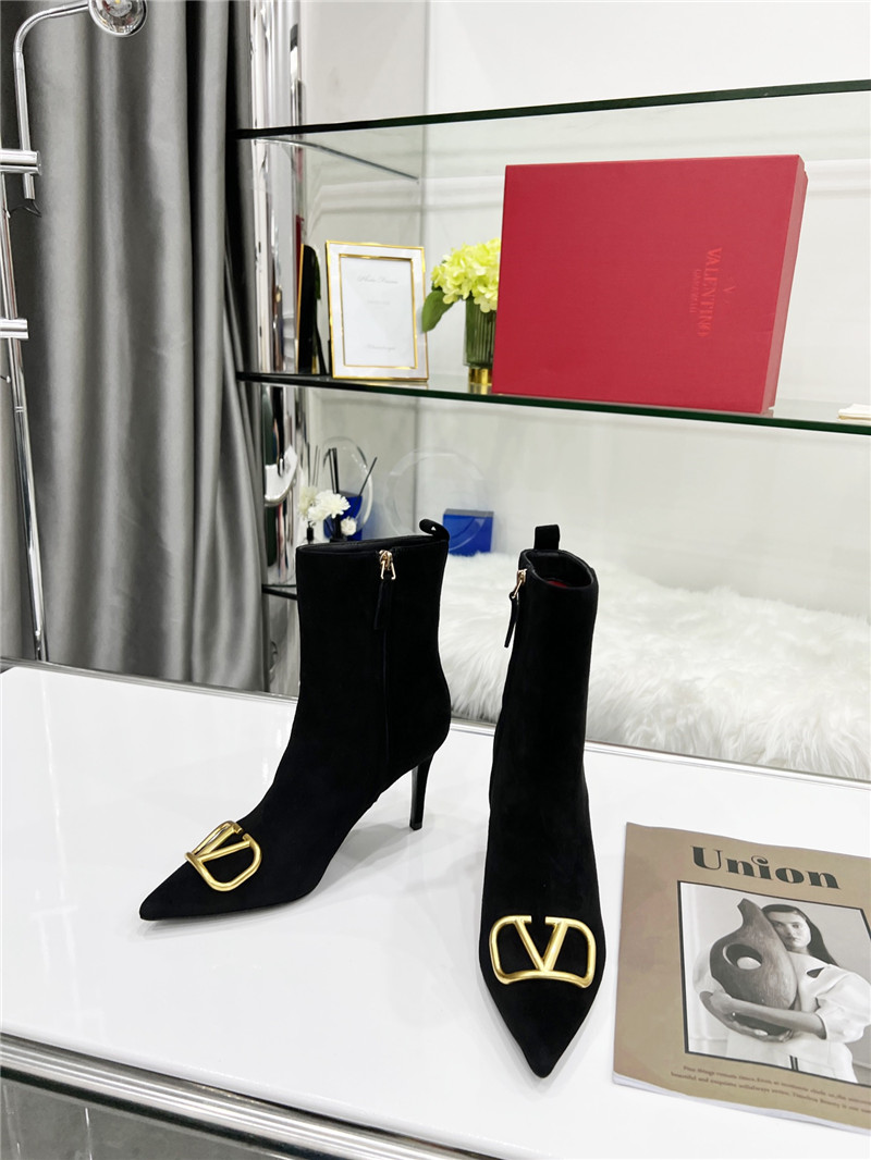 Va1e*ntin0 garavani vlogo suede ankle boots