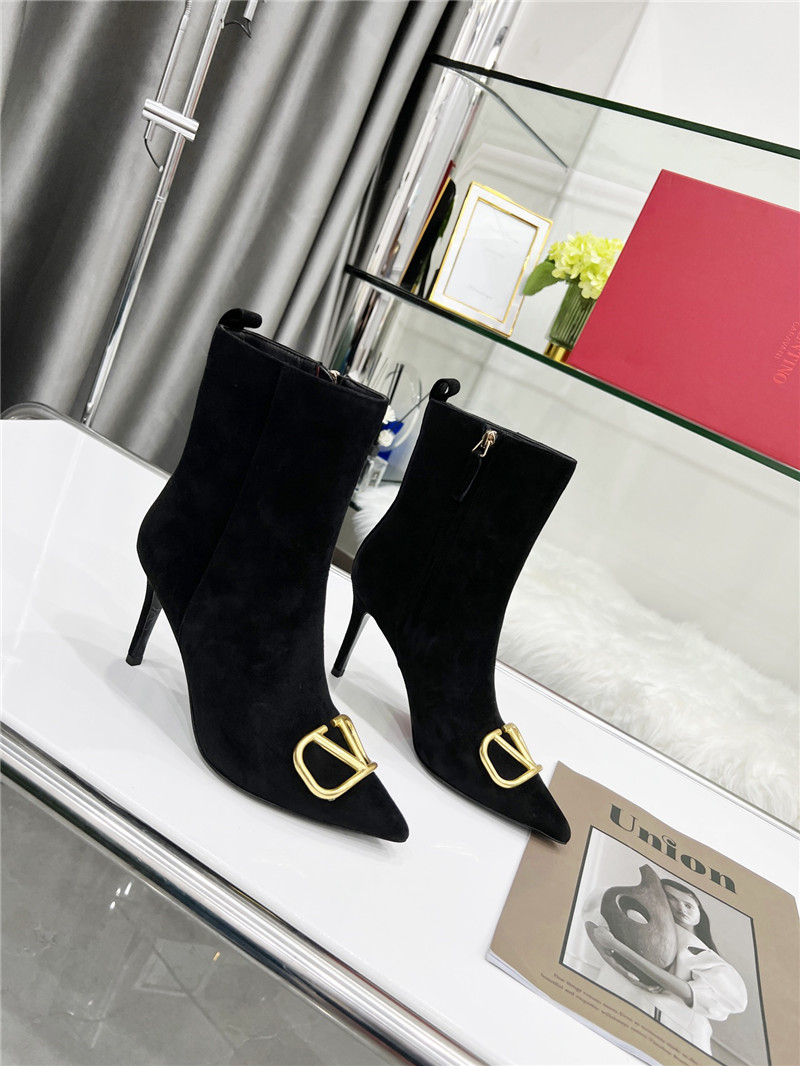 Va1e*ntin0 garavani vlogo suede ankle boots