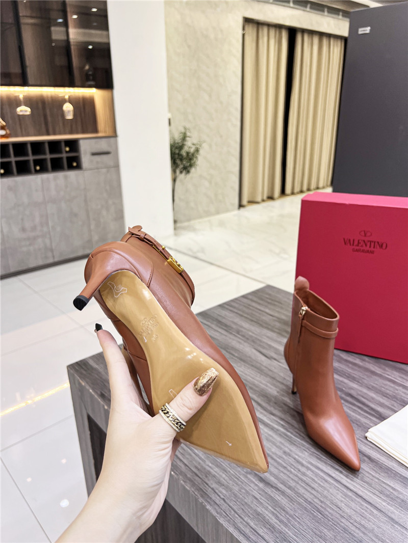 Va1e*ntin0 garavani tan go brown calfskin ankle boots