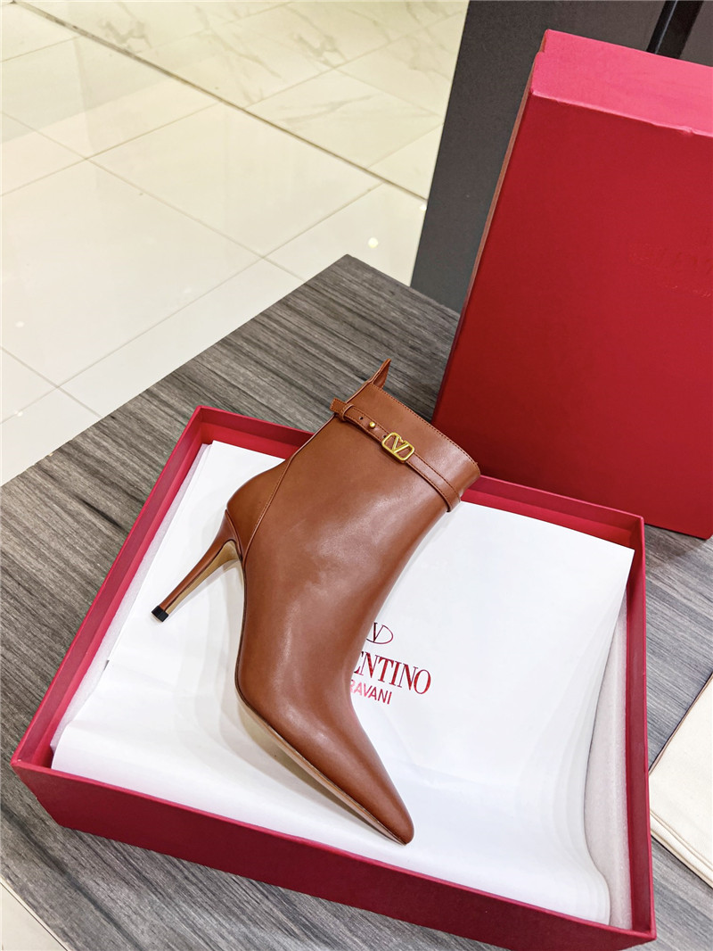 Va1e*ntin0 garavani tan go brown calfskin ankle boots