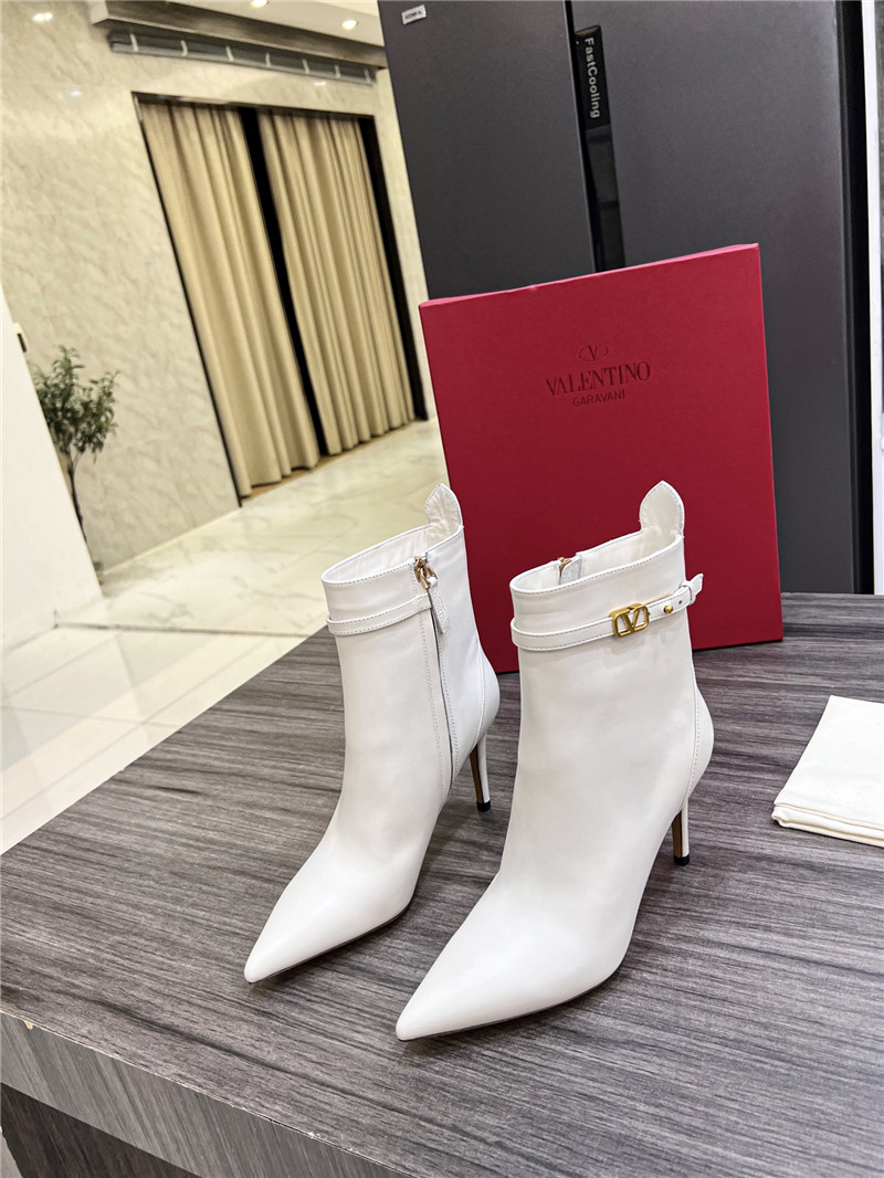 Va1e*ntin0 garavani tan go white calfskin ankle boots