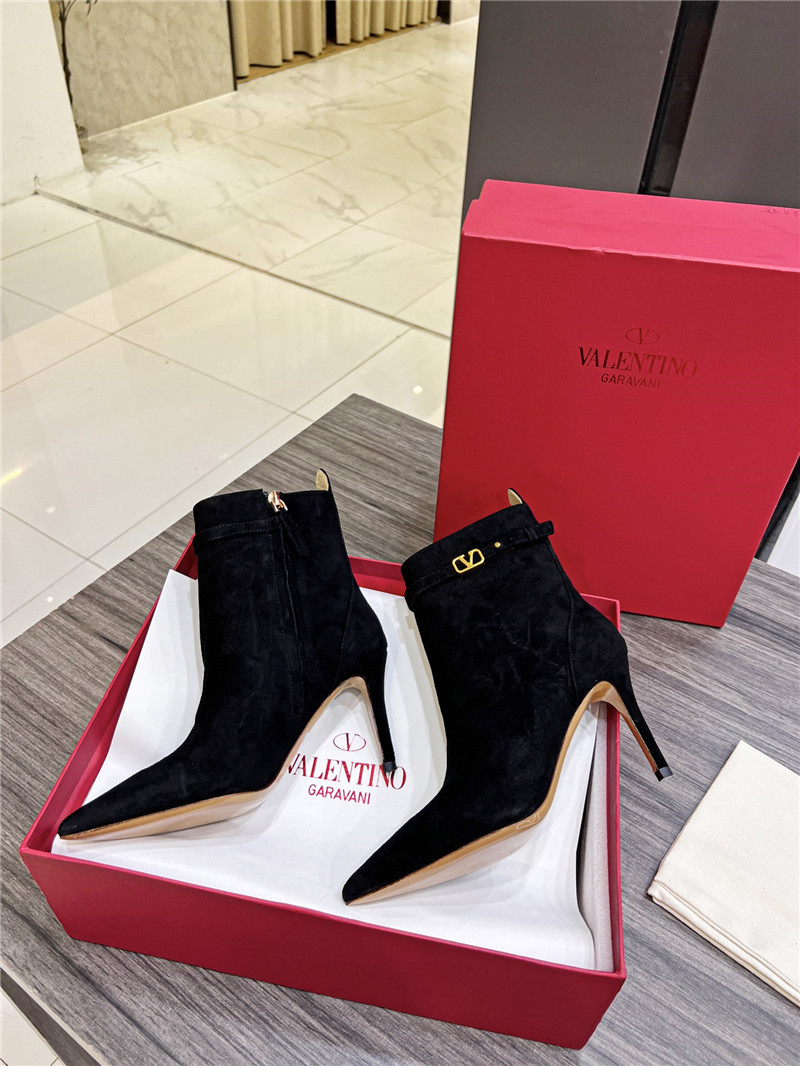 Va1e*ntin0 garavani tan go suede ankle boots