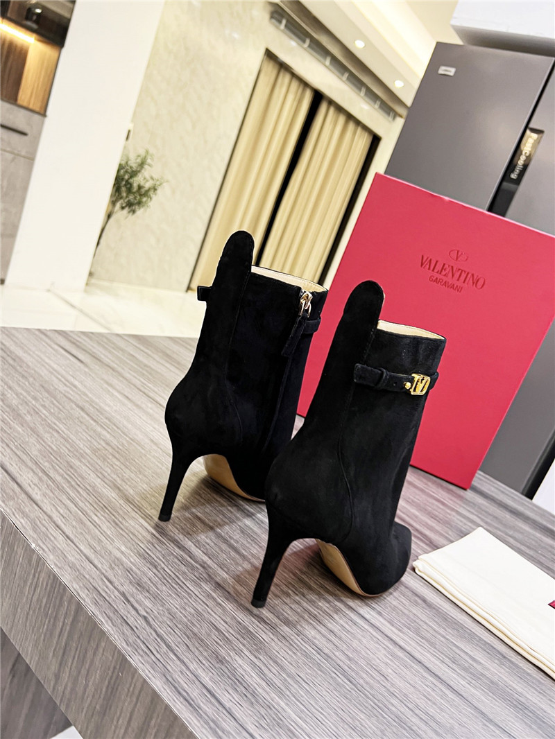 Va1e*ntin0 garavani tan go suede ankle boots