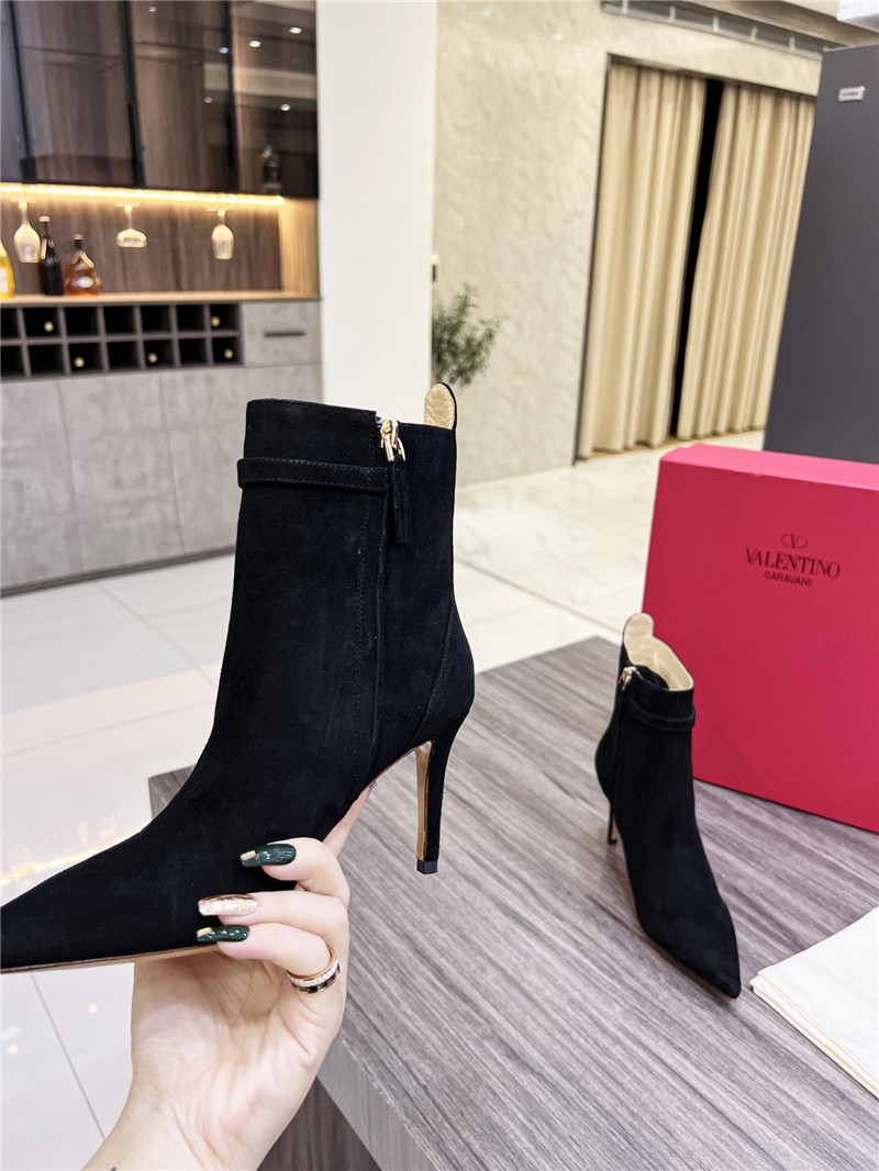 Va1e*ntin0 garavani tan go suede ankle boots