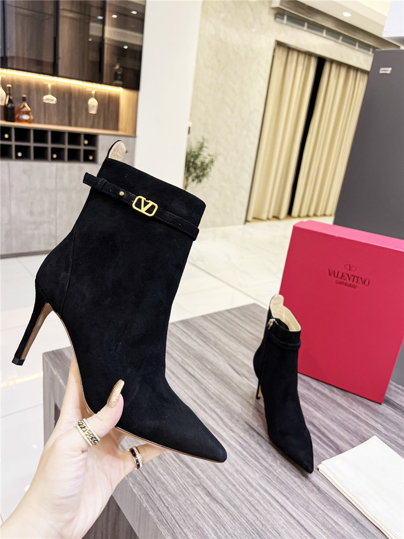 Va1e*ntin0 garavani tan go suede ankle boots