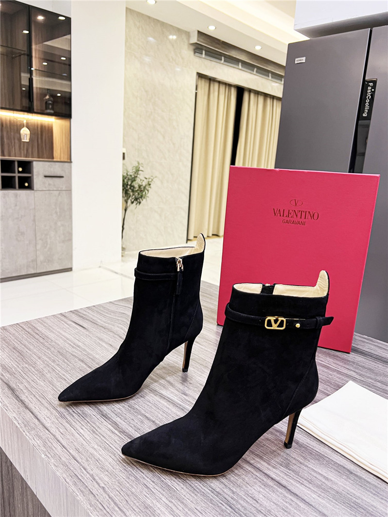 Va1e*ntin0 garavani tan go suede ankle boots