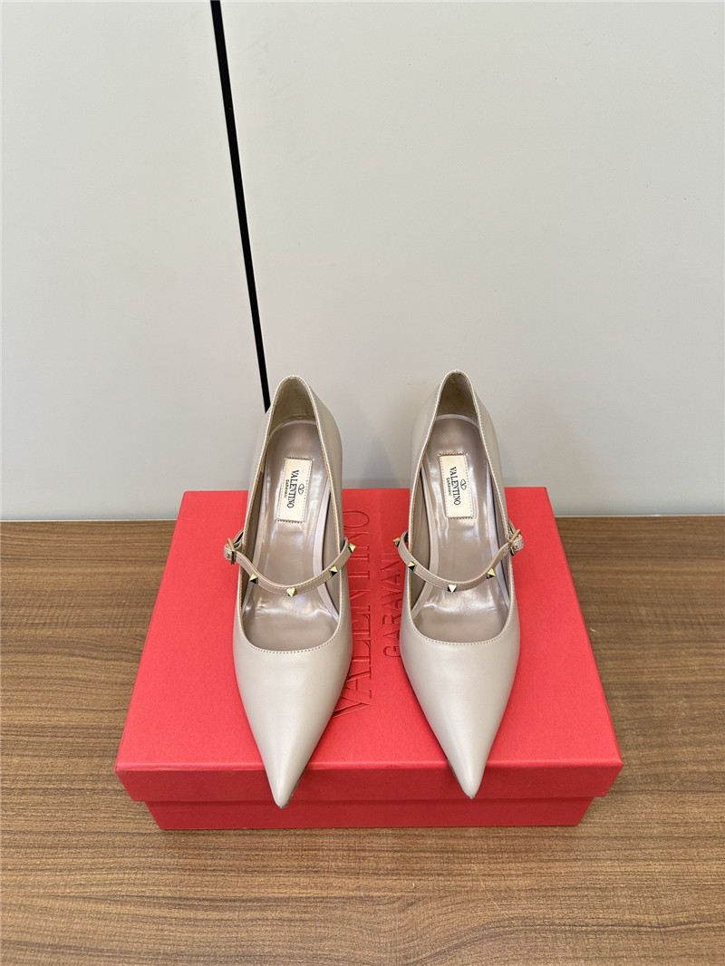 Va1e*ntin0 rockstud natural smooth leather pumps