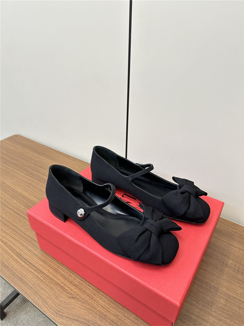 Va1e*ntin0 garavani black crepe bow ballerinas