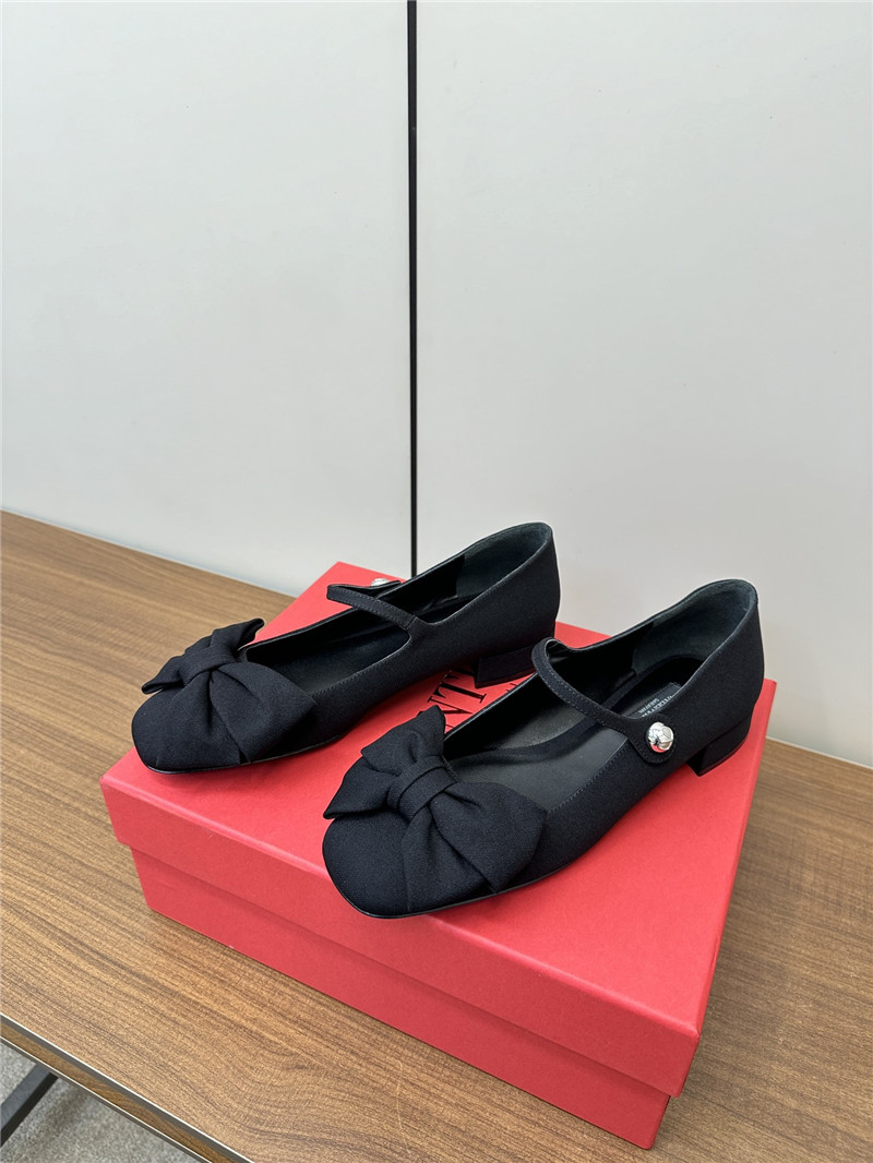 Va1e*ntin0 garavani black crepe bow ballerinas