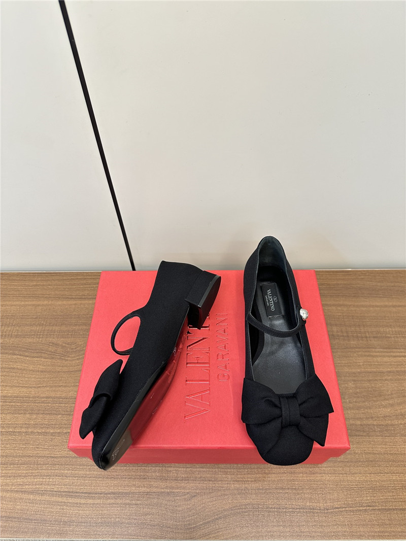 Va1e*ntin0 garavani black crepe bow ballerinas
