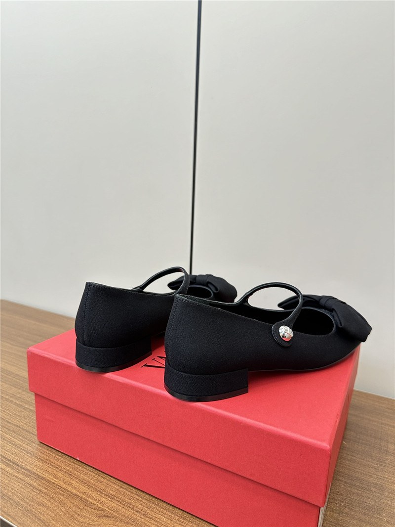 Va1e*ntin0 garavani black crepe bow ballerinas