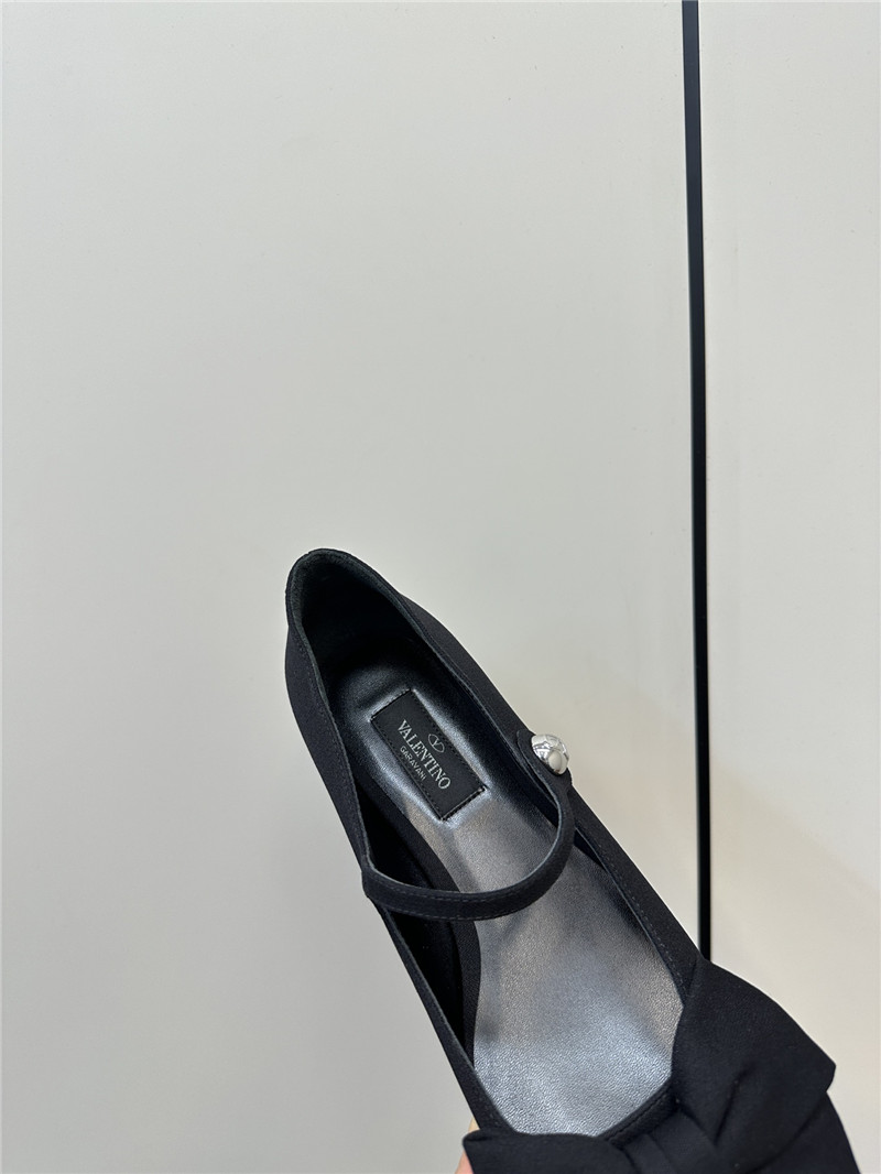 Va1e*ntin0 garavani black crepe bow ballerinas