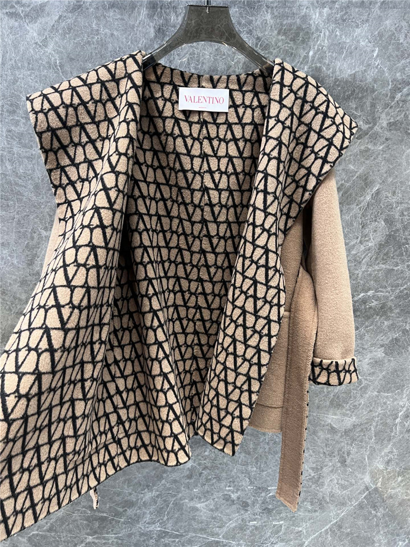 Va1e*ntin0 short coat