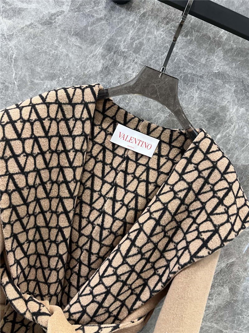 Va1e*ntin0 short coat