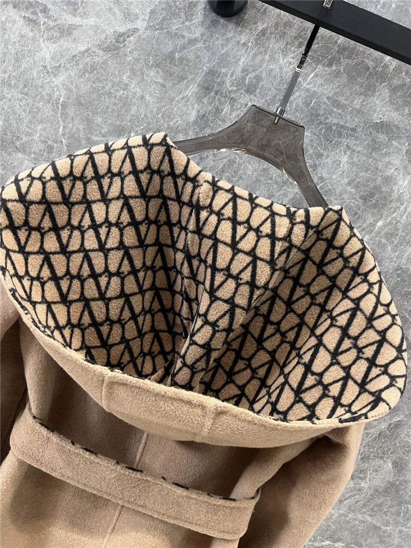 Va1e*ntin0 short coat