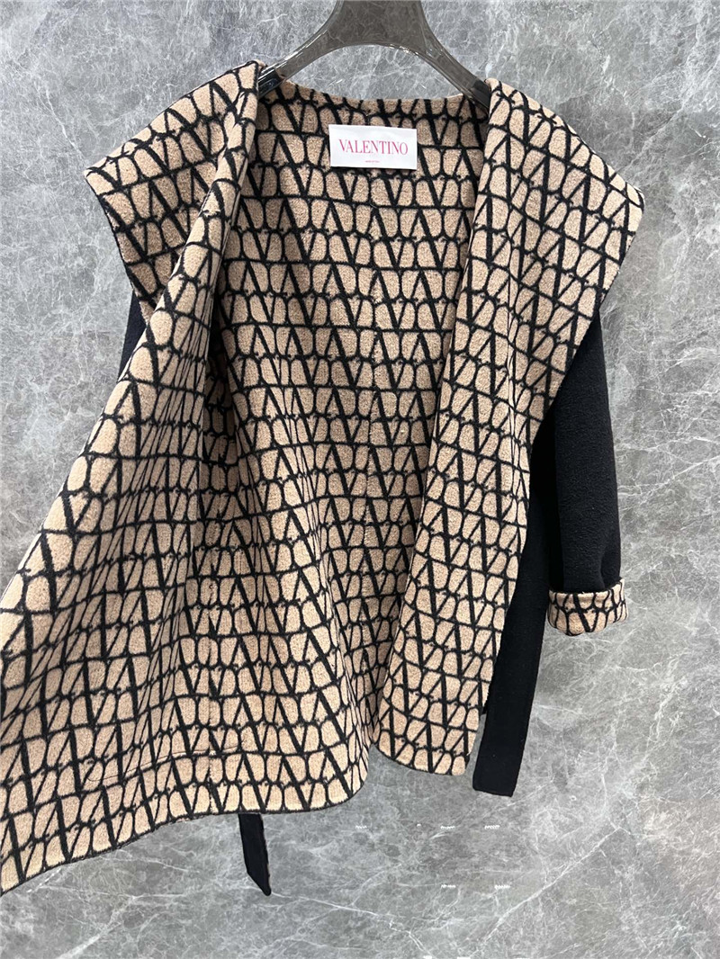 Va1e*ntin0 short coat