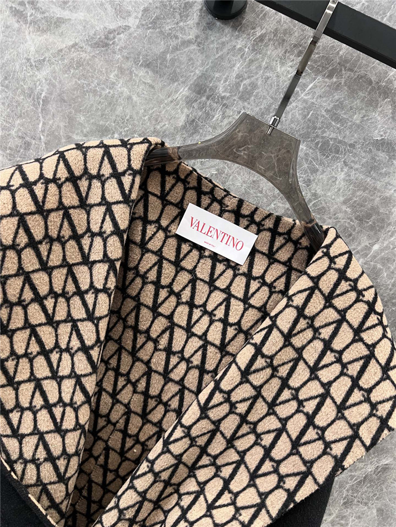 Va1e*ntin0 short coat