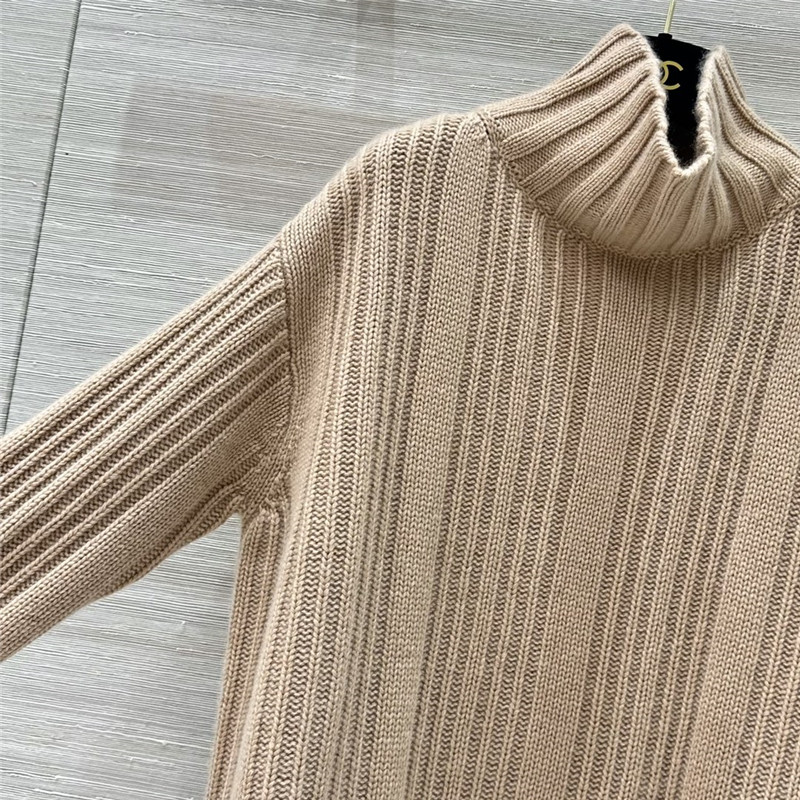 Vanitoo Cashmere Polo-Neck Jumper in Camel
