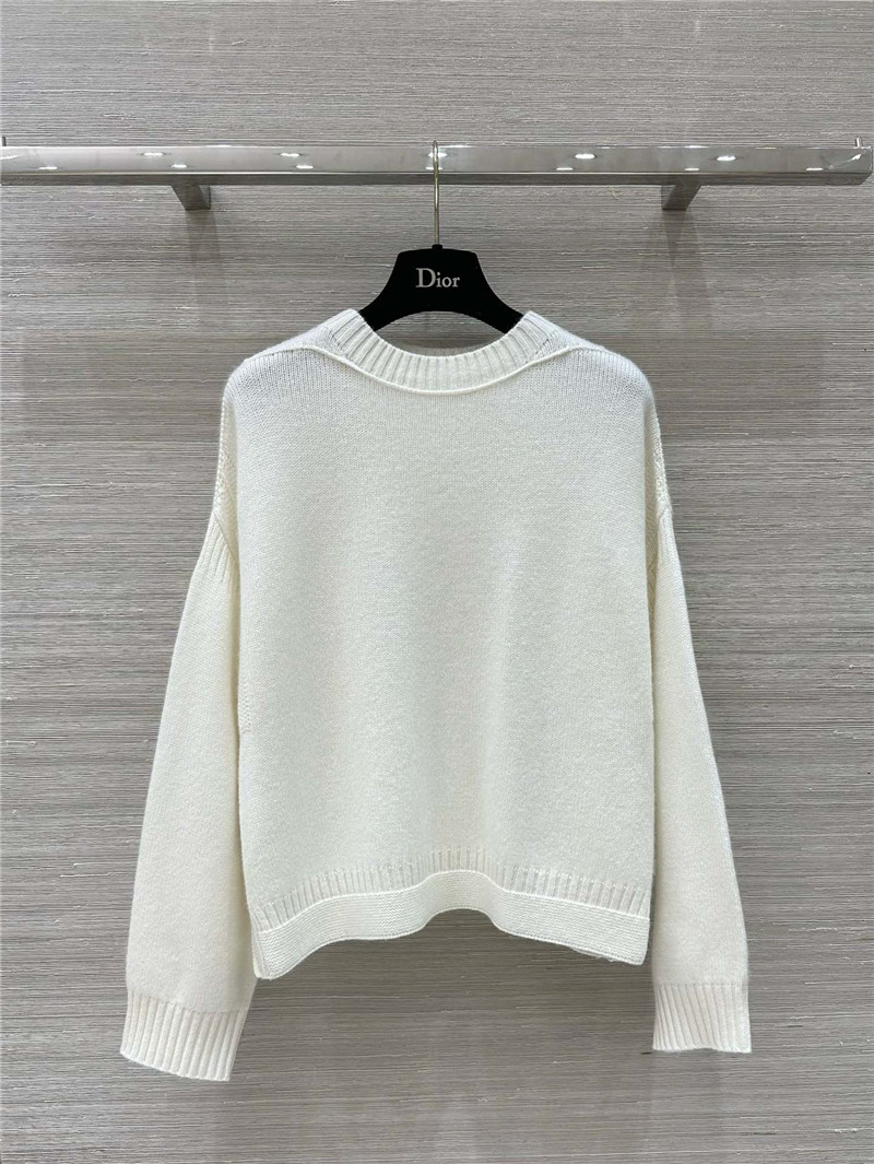 D10r white oversized cashmere sweater