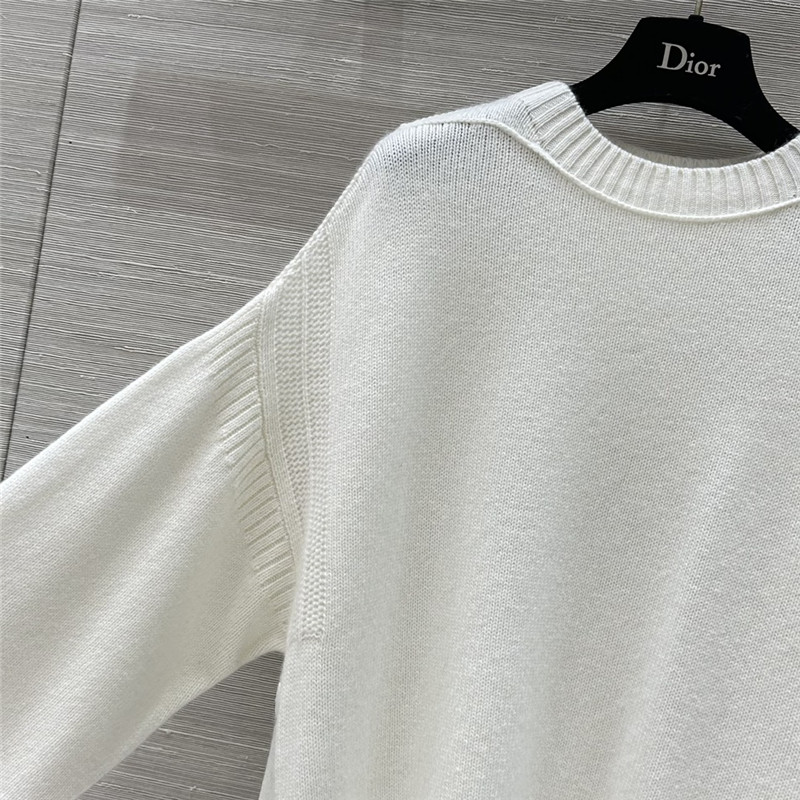 D10r white oversized cashmere sweater