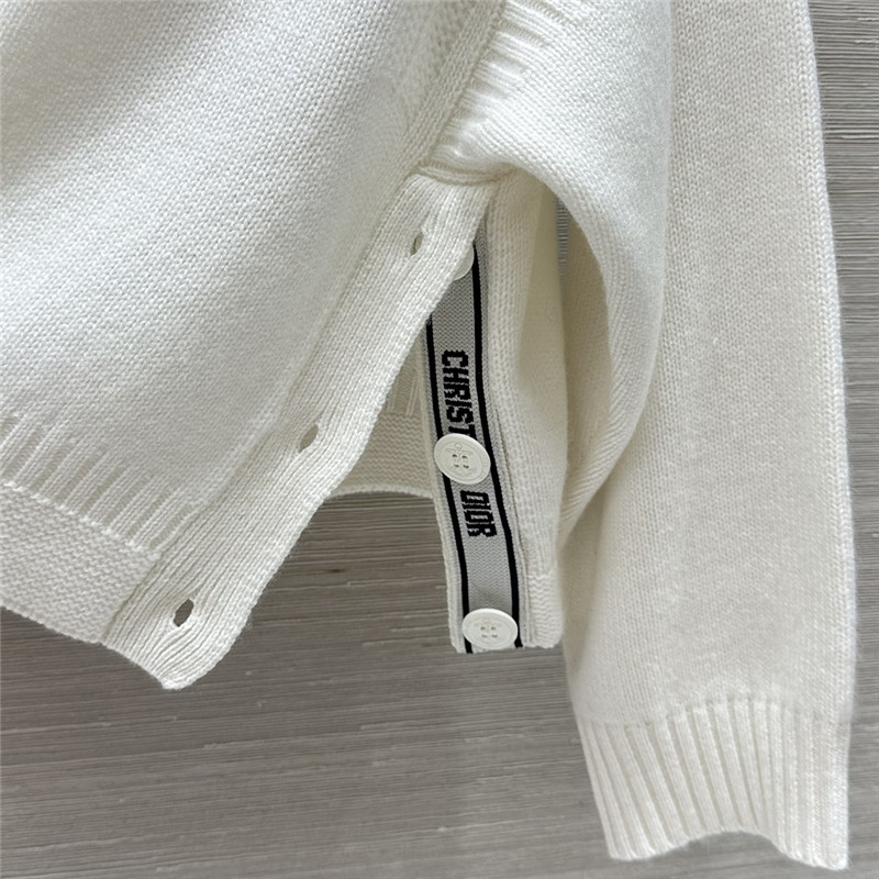 D10r white oversized cashmere sweater