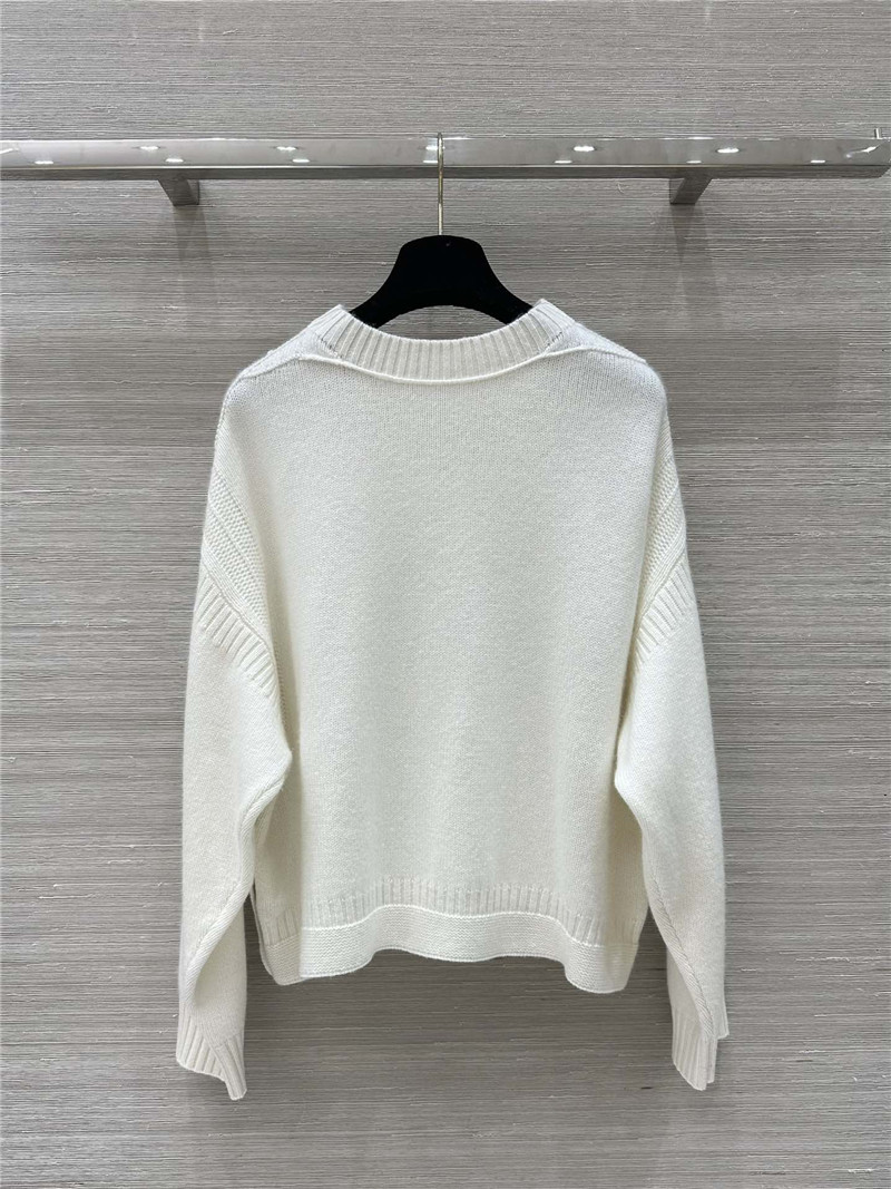 D10r white oversized cashmere sweater