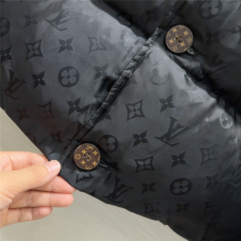 l0vis Vvtt0n lv down jacket