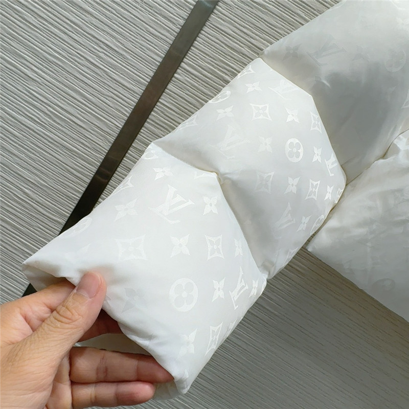 l0vis Vvtt0n lv down jacket