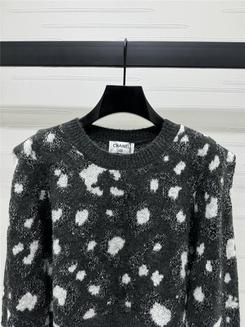 Ch**el leopard crop knit sweater black