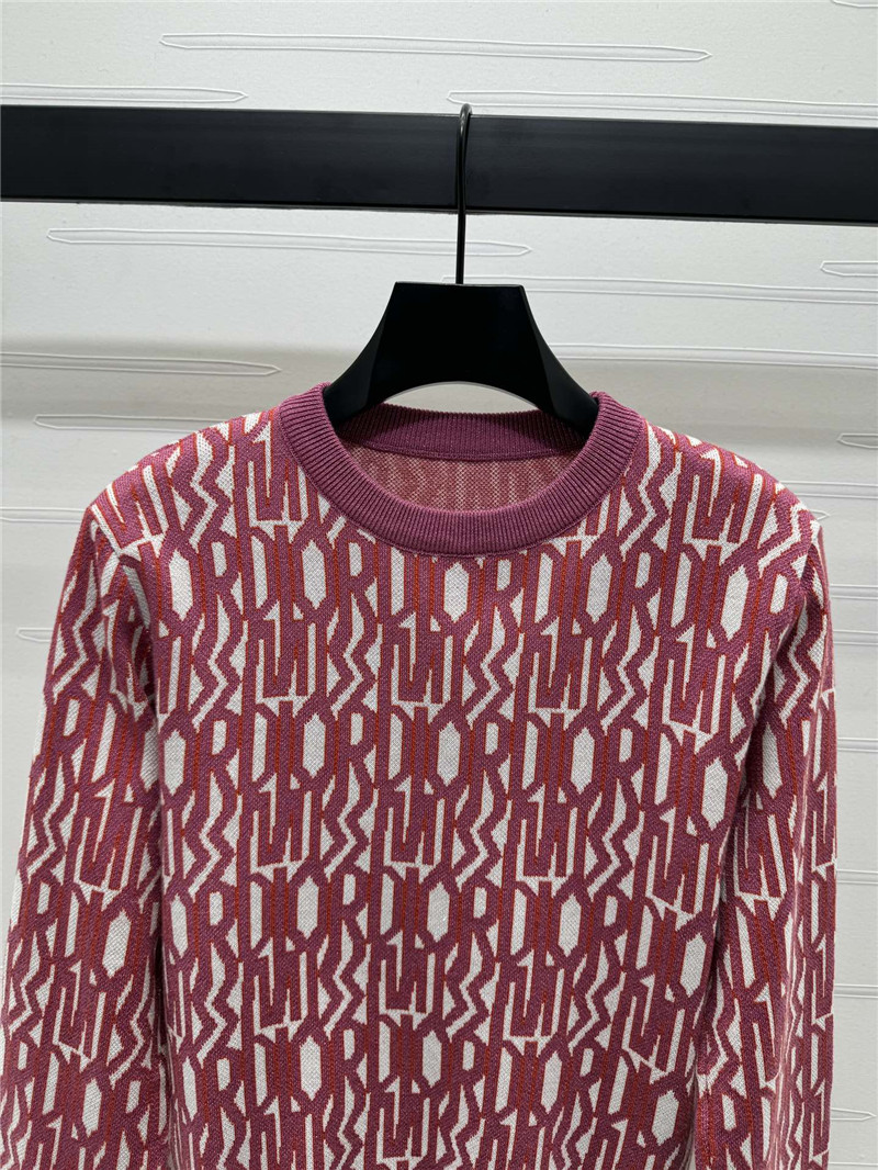 D10r oblique crew-neck sweater red