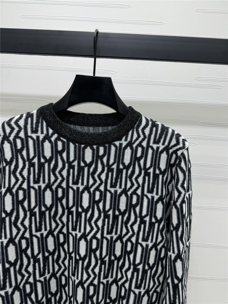 D10r oblique crew-neck sweater black