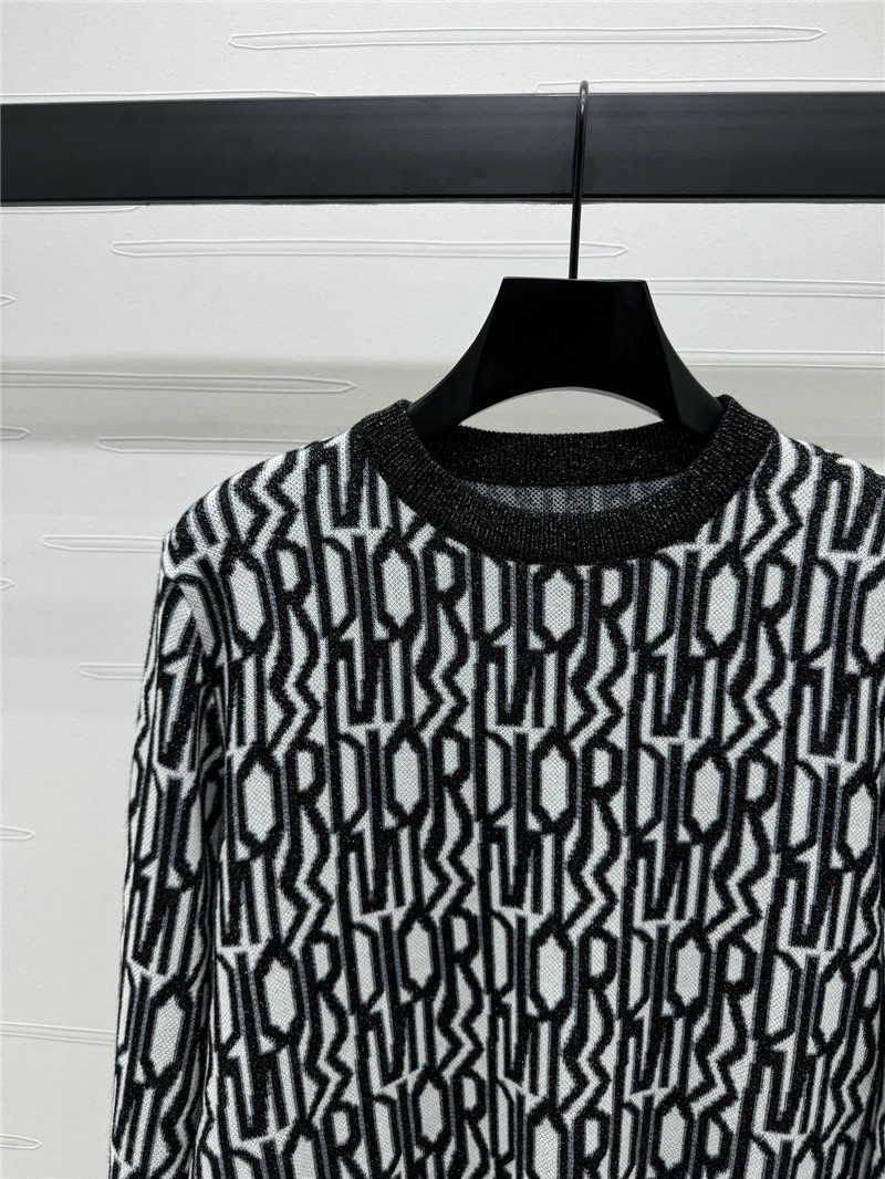 D10r oblique crew-neck sweater black