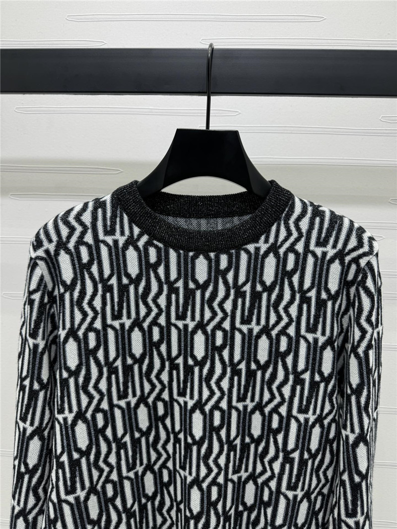 D10r oblique crew-neck sweater black