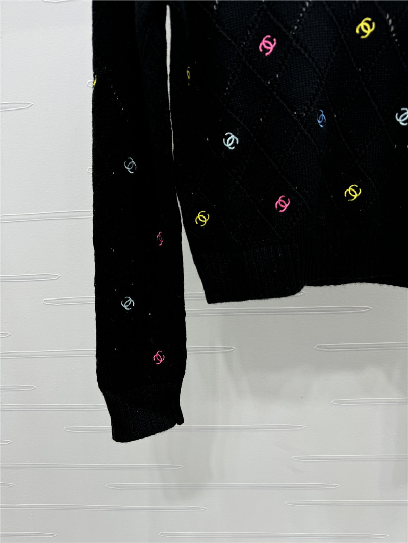 Ch**el colorful embroidered wool pullover in black