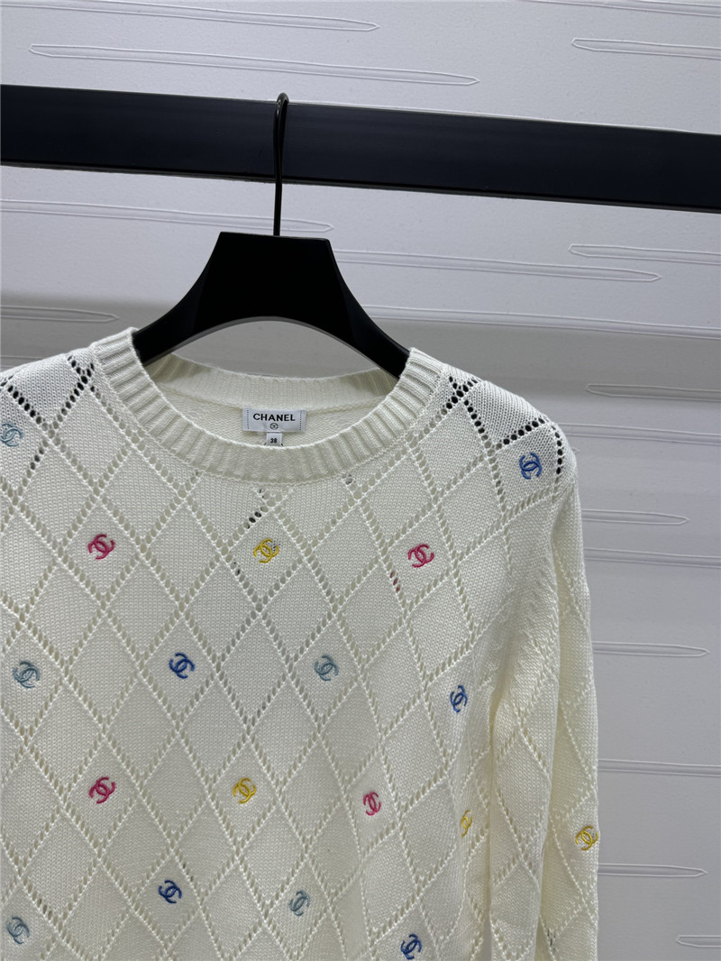 Ch**el colorful embroidered wool pullover in white