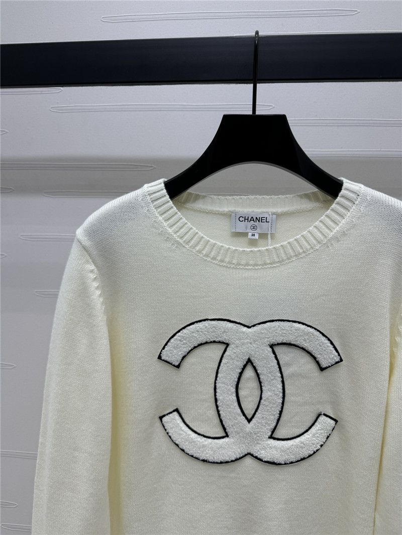 Ch**el logo appliqu¨¦ knit sweater white