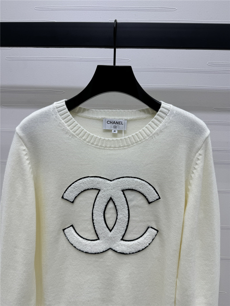 Ch**el logo appliqu¨¦ knit sweater white