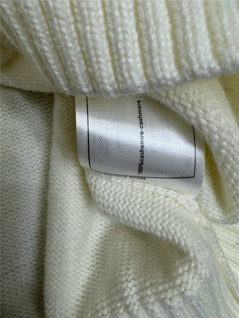 Ch**el logo appliqu¨¦ knit sweater white