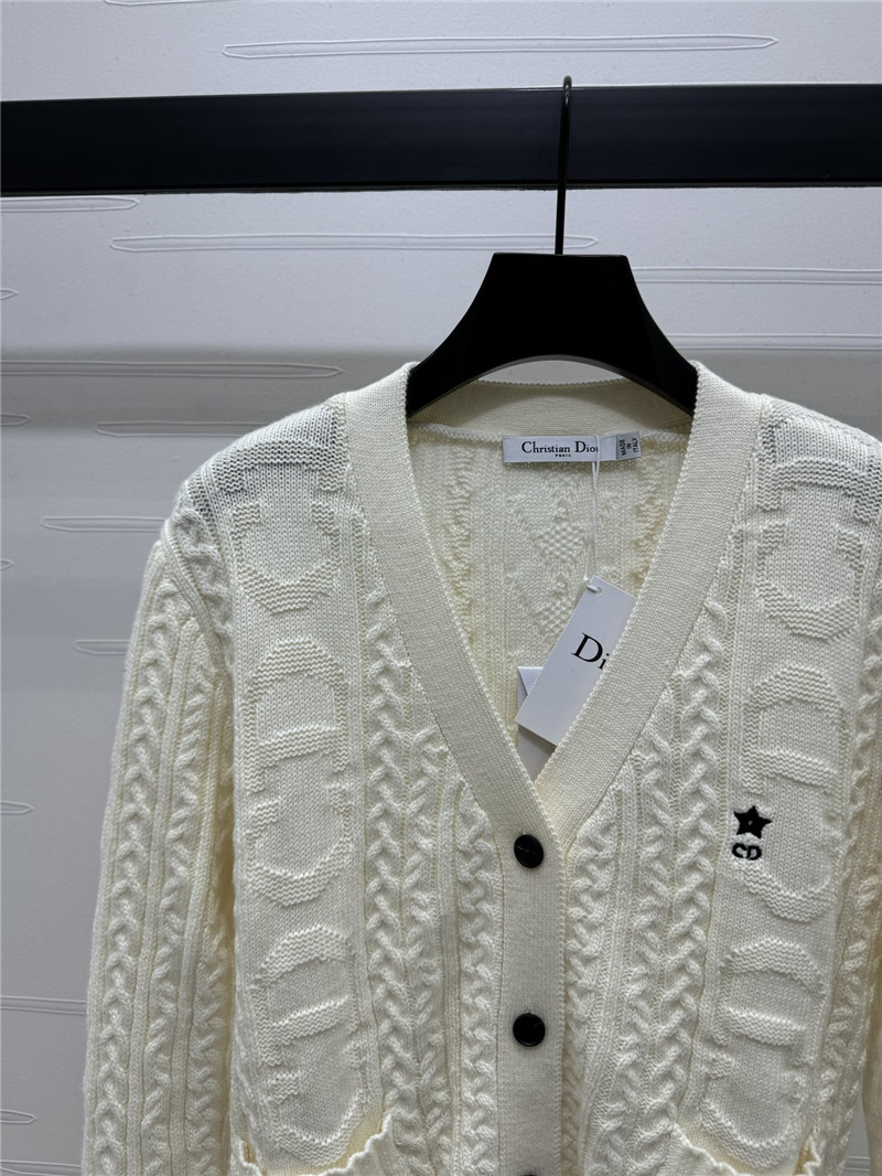 D10r contrast cable knit cardigan white