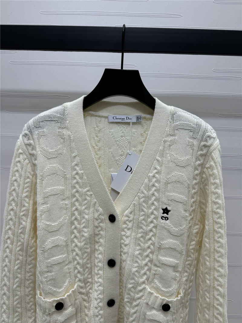 D10r contrast cable knit cardigan white