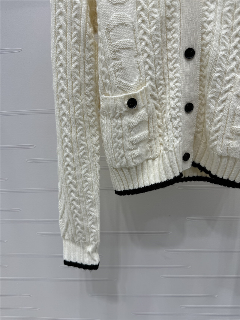 D10r contrast cable knit cardigan white