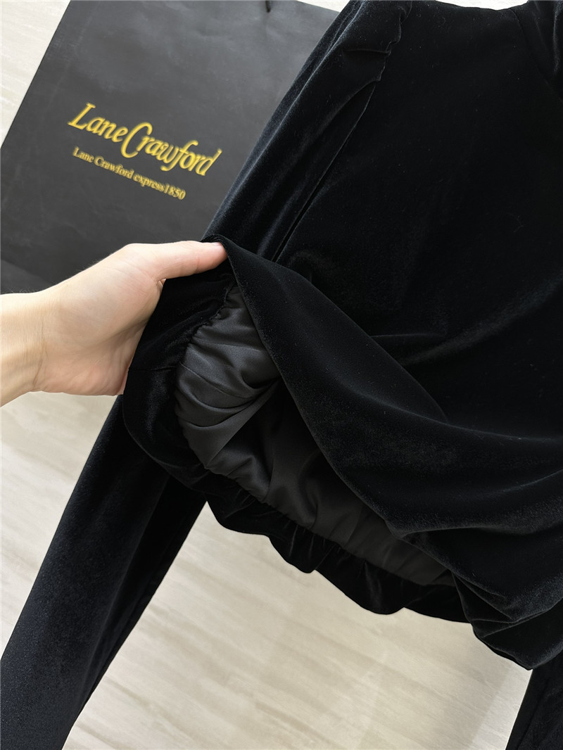 a1exa*der Mcqv*en stand collar velvet top