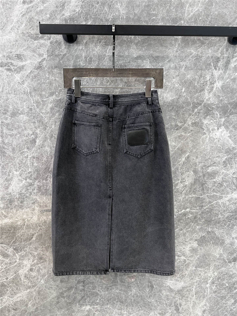D10r slit skirt